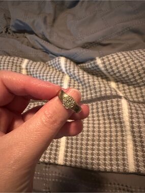 Gold Tone Cluster Stone Ring - Elegant Sparkle